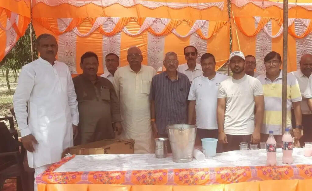निर्जला एकादशी पर इरोस सम्पूर्णम सोसायटी में छबील सेवा का आयोजन