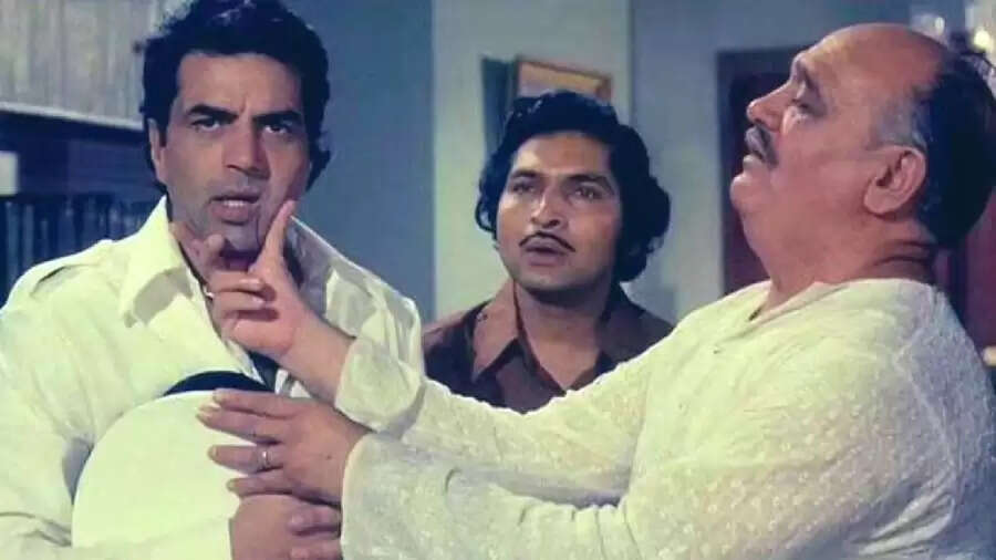 असरानी के यादगार किरदार: कॉमेडी के बादशाह की फिल्म यात्रा