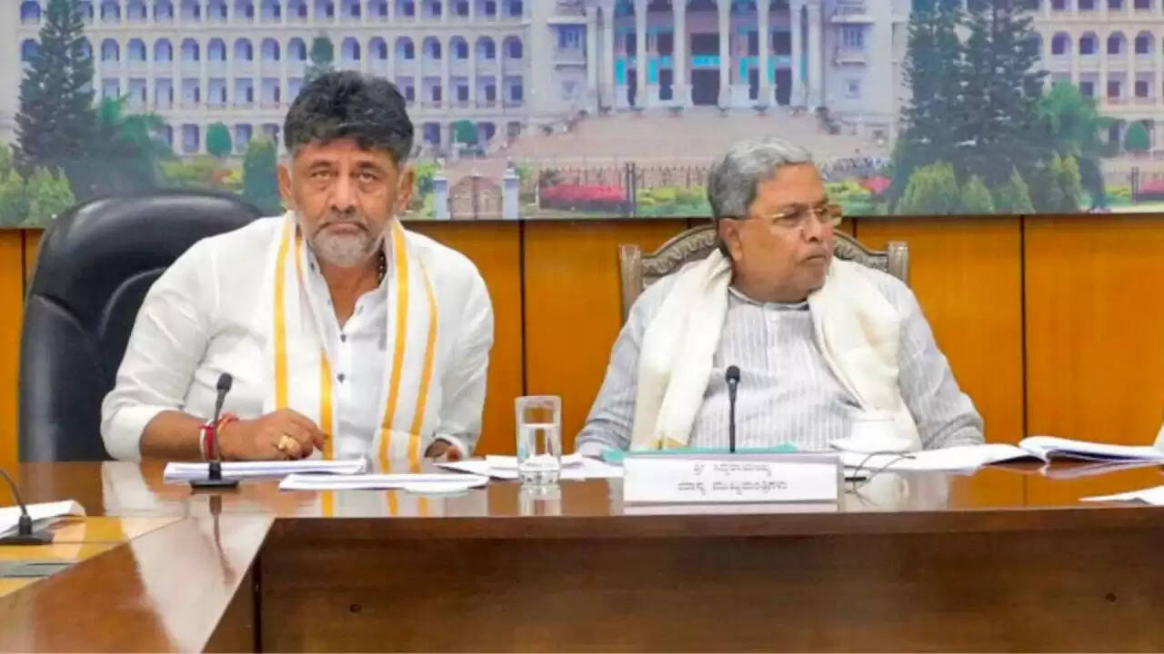 कर्नाटक कांग्रेस में नेतृत्व परिवर्तन की चर्चा: क्या डीके शिवकुमार बनेंगे मुख्यमंत्री?