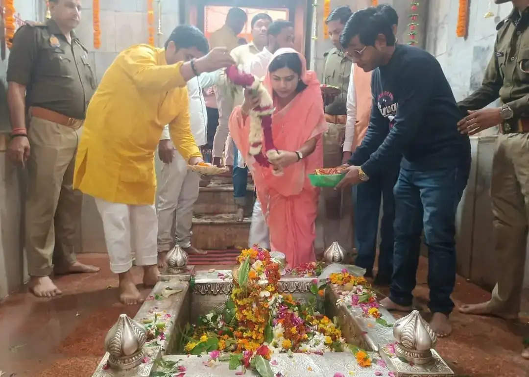 धूम धाम से मनाया जा रहा महाशिवरात्रि का पर्व, मंदिरों पर लगी भक्तों की भीड़