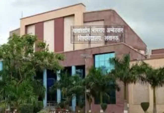 लखनऊ विश्वविद्यालय में छात्रा की फूड पॉइजनिंग से मृत्यु, ABVP ने की उच्चस्तरीय जांच की मांग