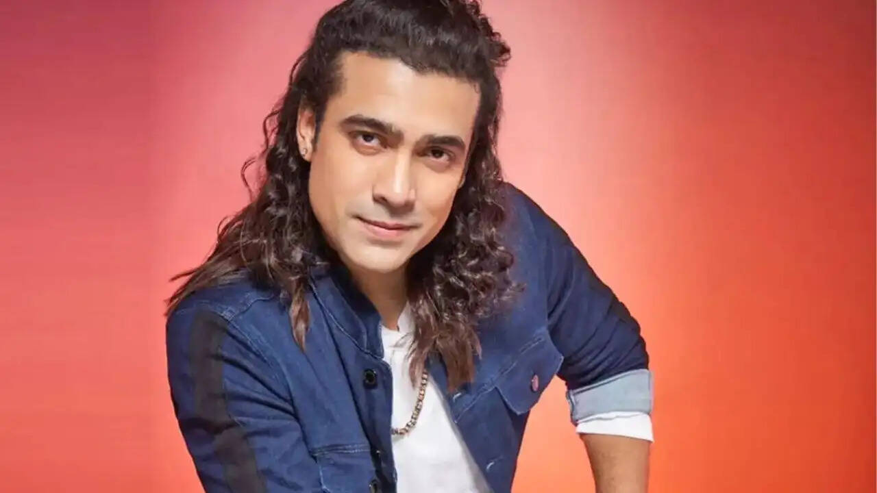 जुबिन नौटियाल ने अपनी बचपन की दोस्त से की गुपचुप शादी