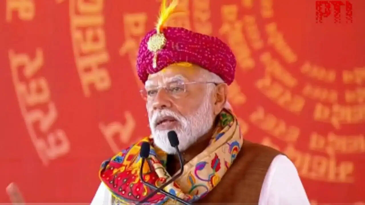 गुजरात के सोमनाथ मंदिर में पीएम मोदी का दिव्य अनुभव: अमृत महोत्सव का जश्न