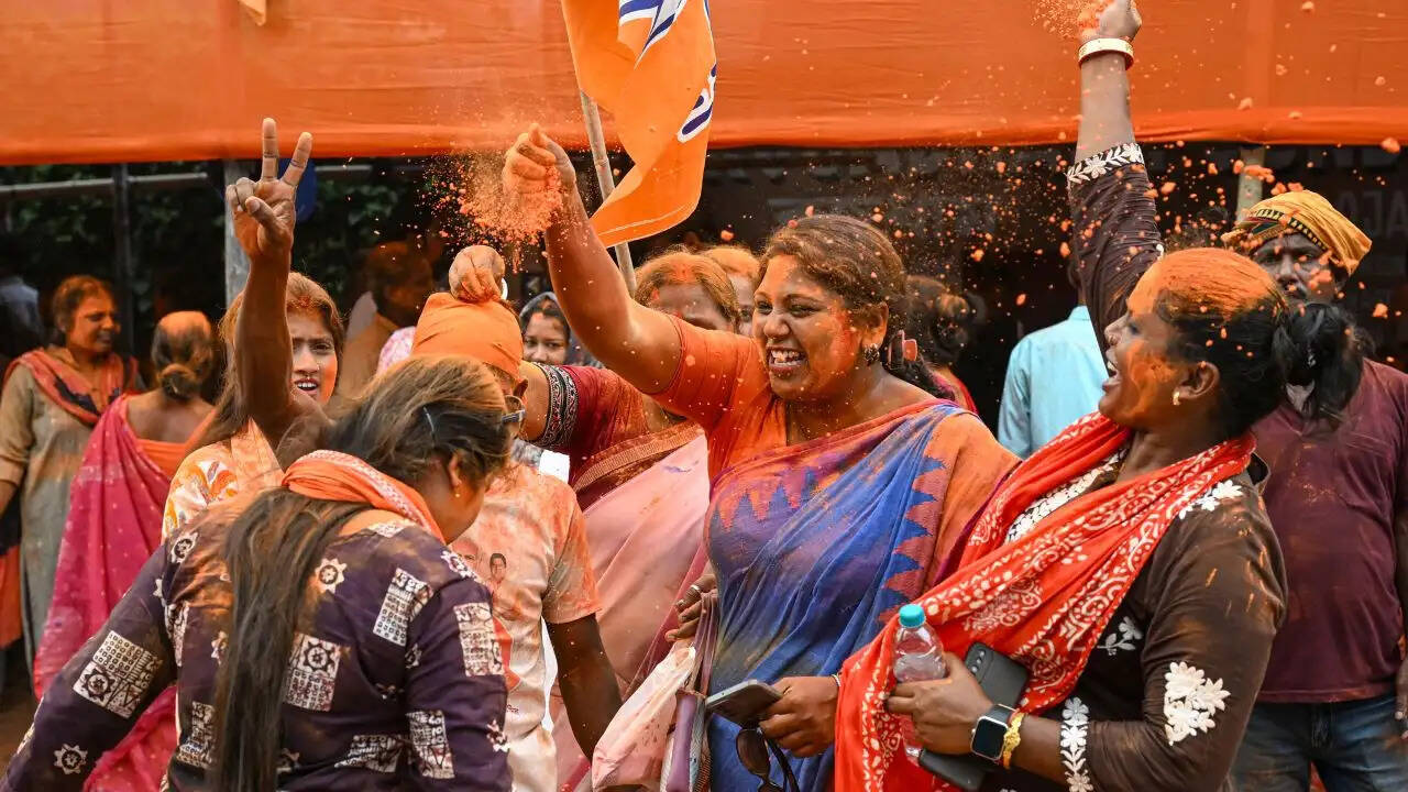 पश्चिम बंगाल विधानसभा चुनाव: बीजेपी की ऐतिहासिक बढ़त, ममता बनर्जी की चिंता बढ़ी