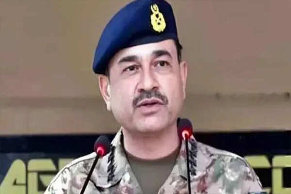 पाकिस्तान के सेना प्रमुख का विवादास्पद बयान: आतंकवादियों को बताया 'शहीद'