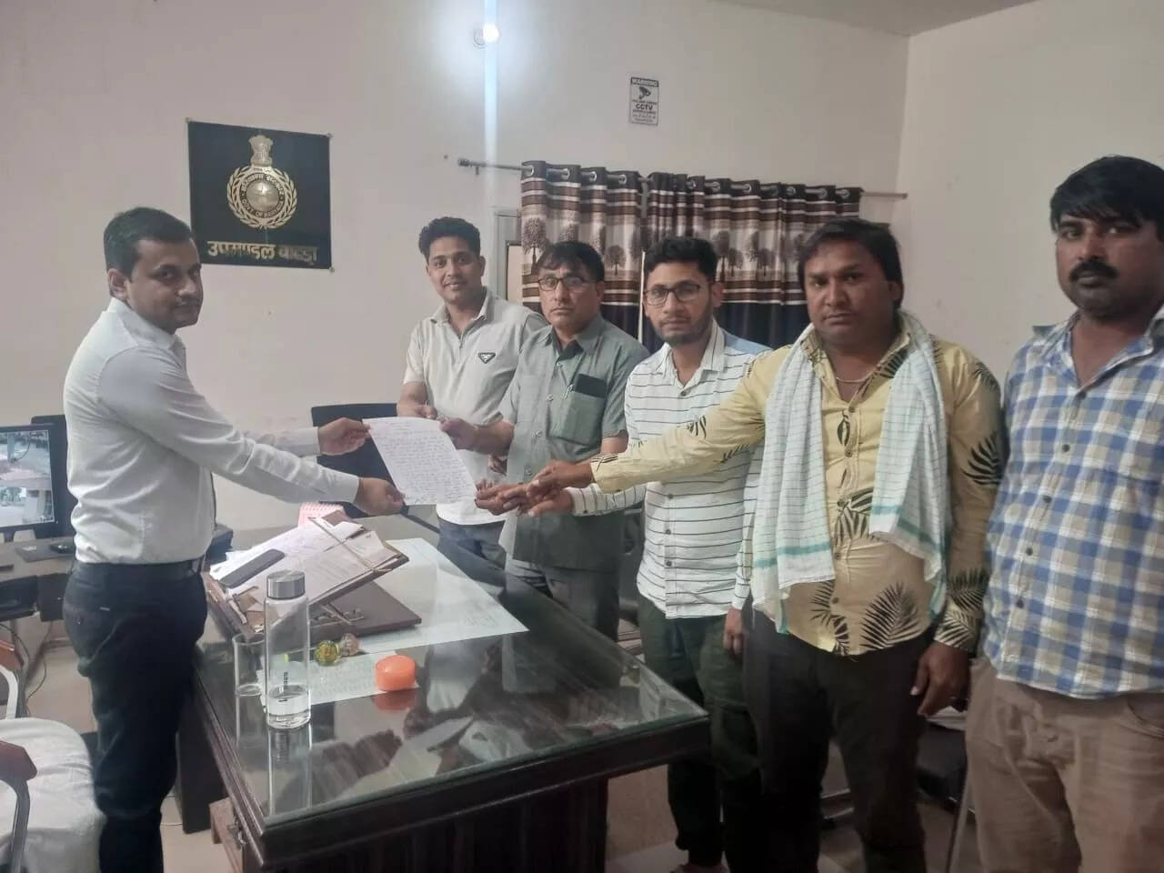 किसान संगठनों ने नई शर्तों के खिलाफ एसडीएम को ज्ञापन सौंपा