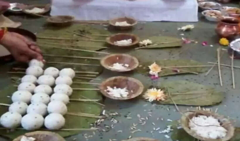 पितृ पक्ष: पिंडदान का महत्व और विधि