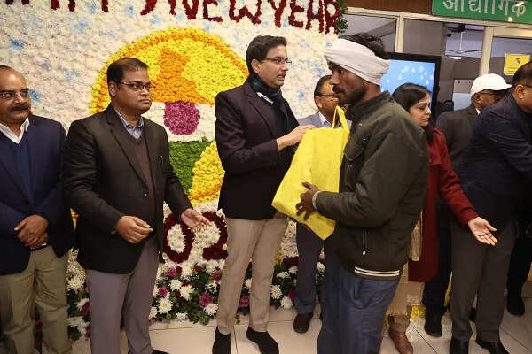 नोएडा में नए साल का स्वागत: क्लॉक टावर का उद्घाटन और 600 करोड़ का निवेश