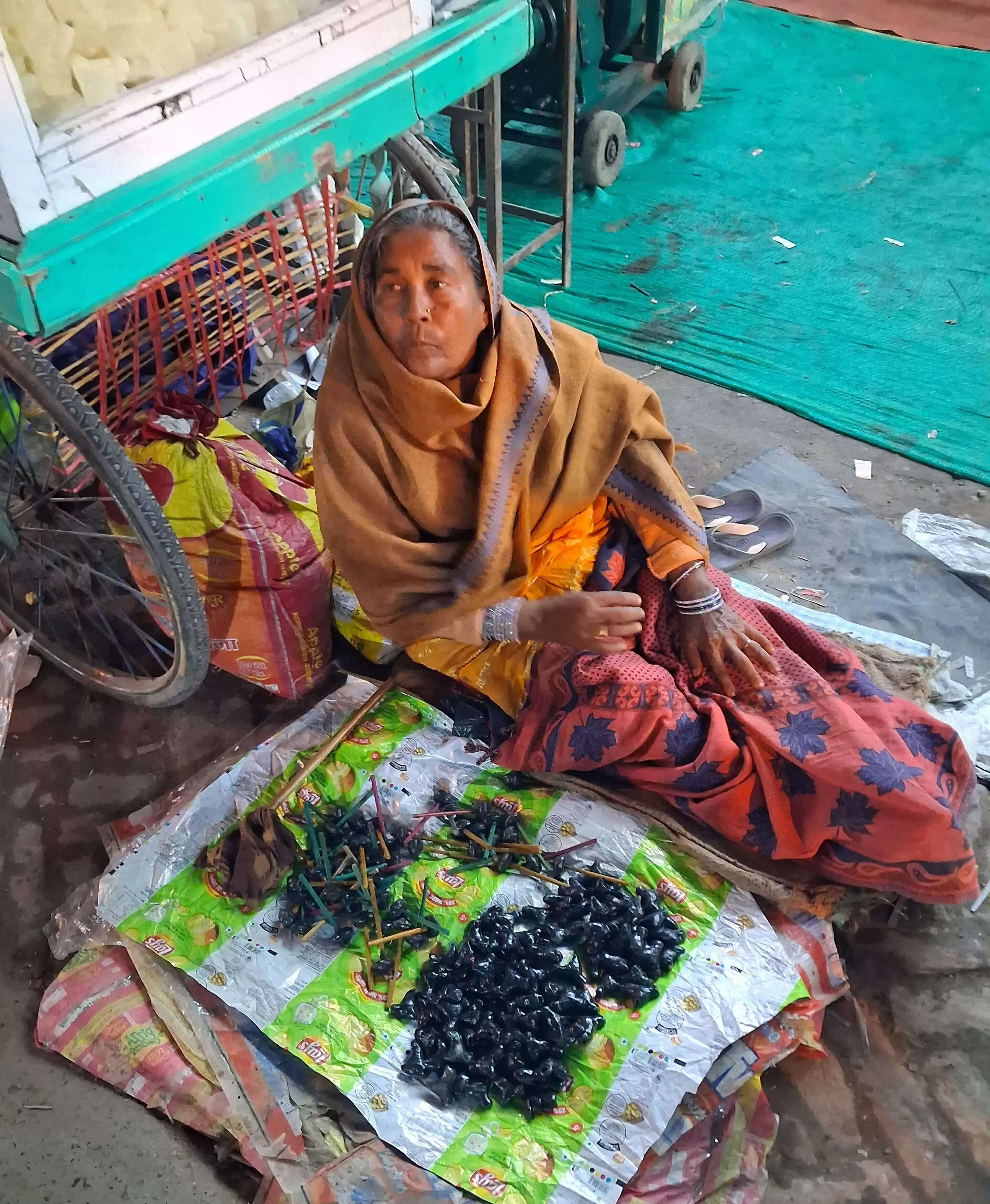 सोनपुर मेला के मिट्टी की सीटी और घिरनी में गूंजती परंपरा की धुन