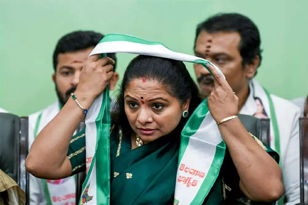 के कविता ने पार्टी से इस्तीफा देकर नई राजनीतिक यात्रा शुरू की