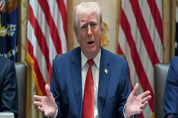 ट्रंप का नया आदेश: विदेशी दवाओं पर 100% तक टैरिफ लगाने की योजना