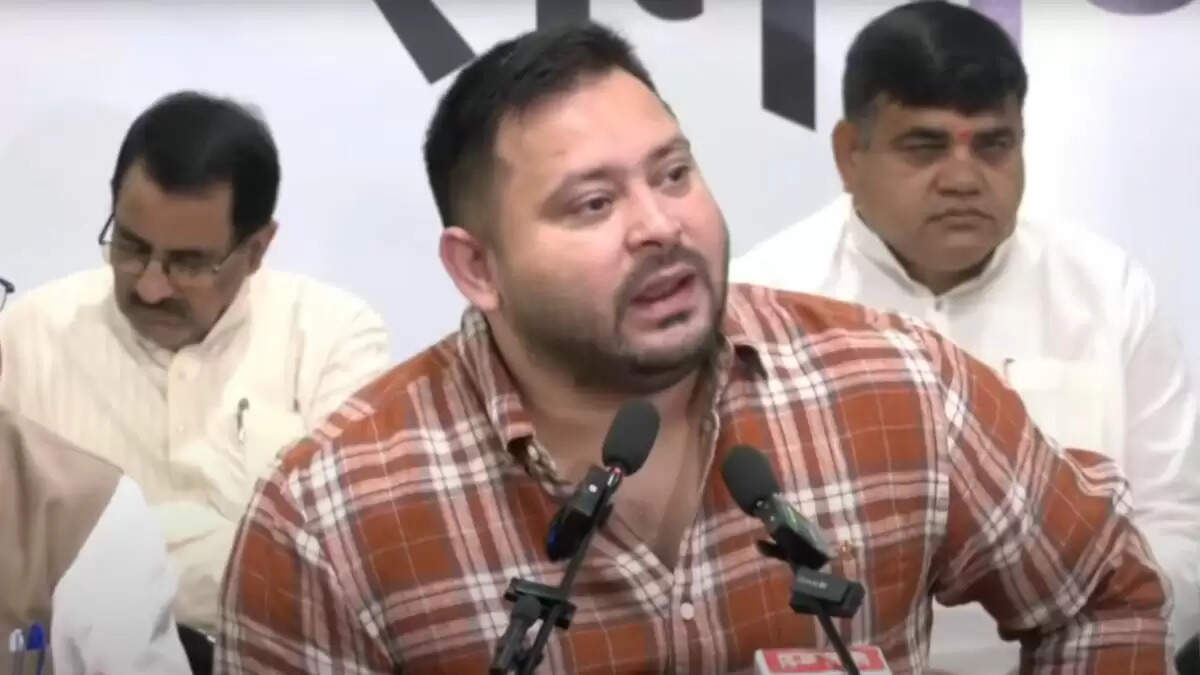 तेजस्वी यादव ने चुनाव आयोग पर उठाए गंभीर सवाल, मुजफ्फरपुर मेयर पर लगाए आरोप