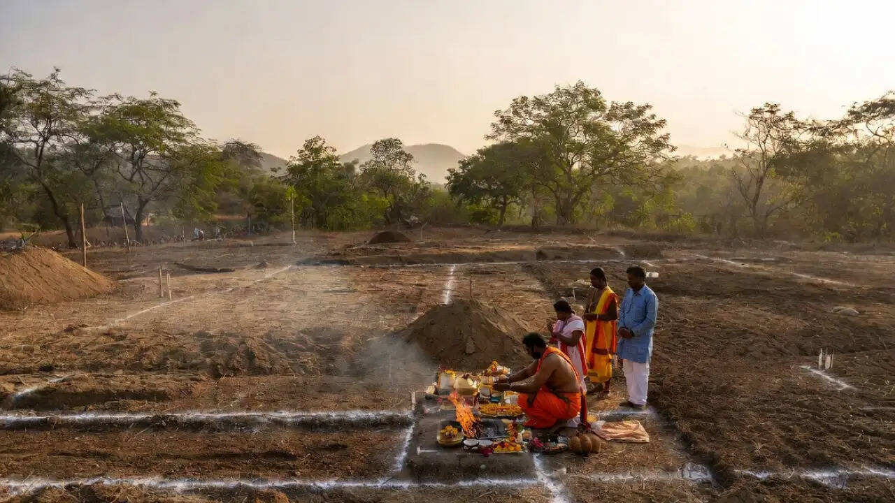 भवन निर्माण में वास्तु पूजा का महत्व: जानें सही दिशा और शुभ मुहूर्त