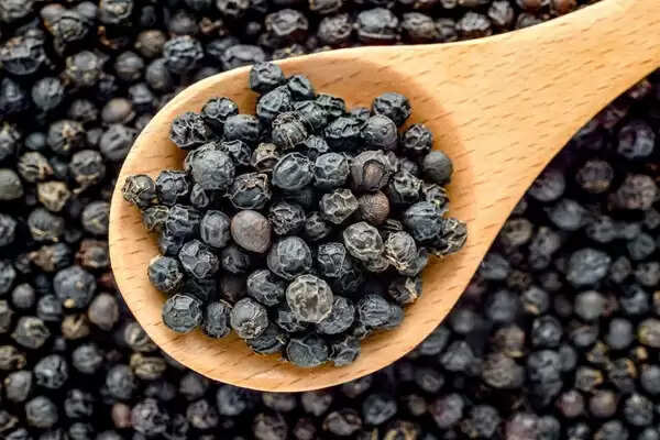 काली मिर्च के अद्भुत स्वास्थ्य लाभ: जानें कैसे करें इसका सेवन