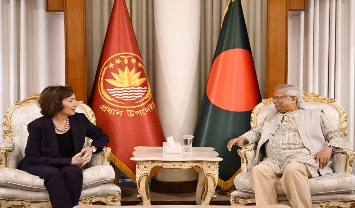 बांग्लादेश में अमेरिकी चार्ज डी'अफेयर्स की मुख्य सलाहकार से विदाई मुलाकात