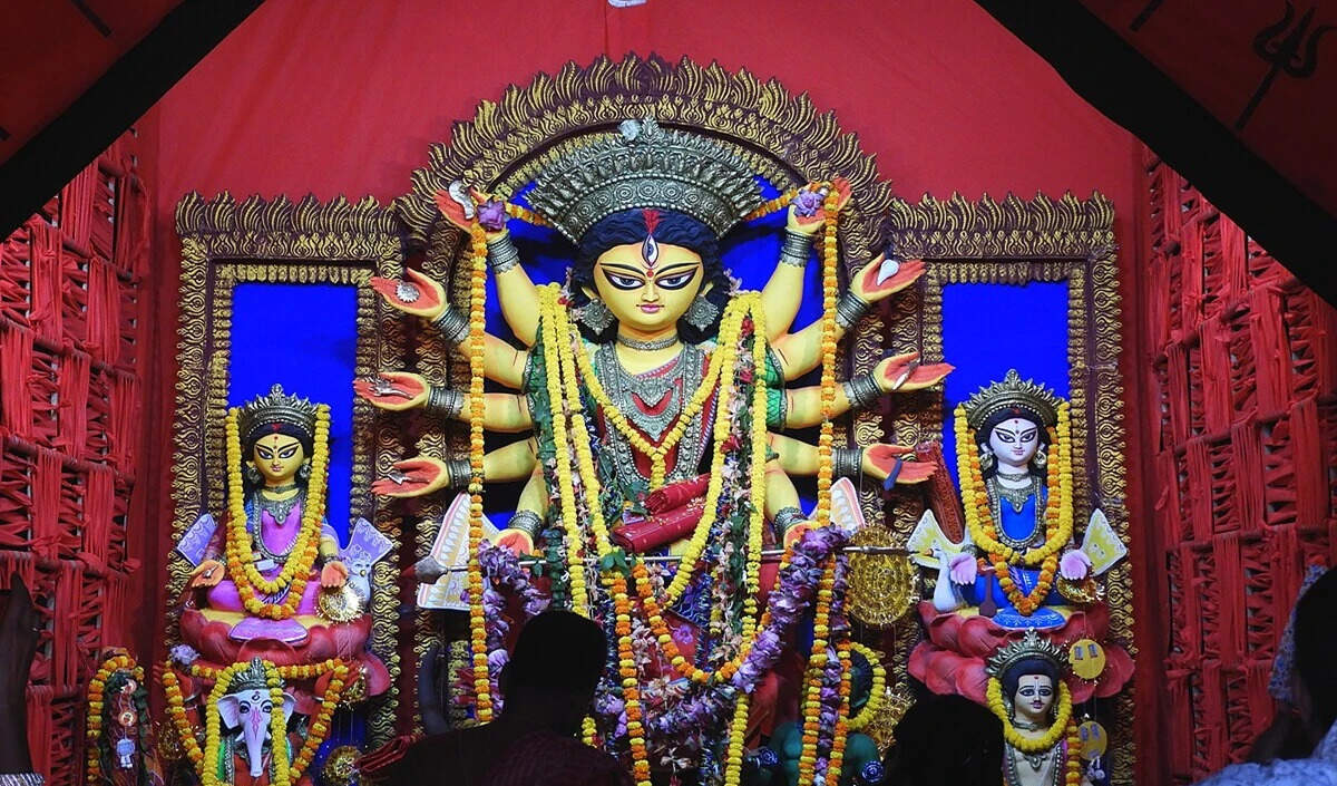 शारदीय नवरात्रि की शुरुआत: मां दुर्गा के 108 नामों का महत्व