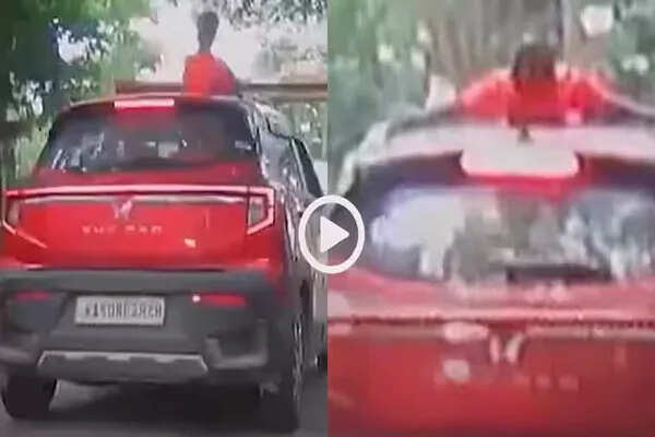 बेंगलुरु में सनरूफ से बाहर झांकते बच्चे का सिर बैरियर से टकराया