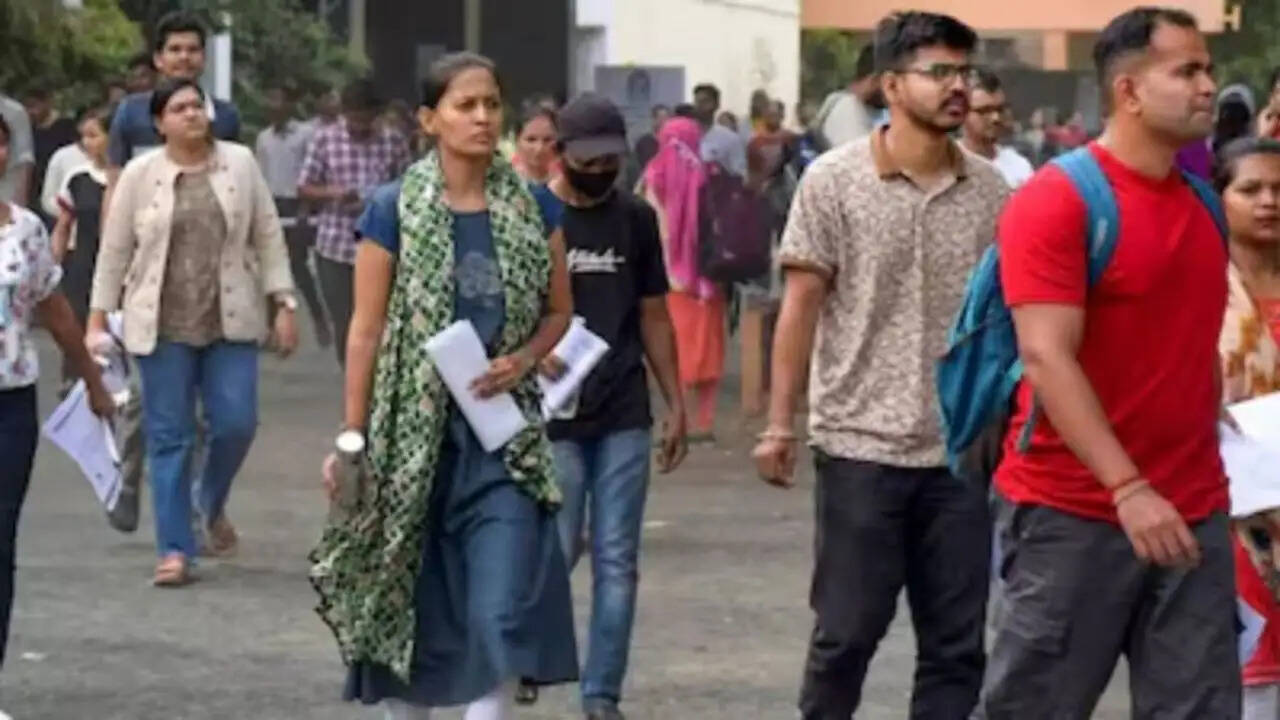 बिहार में सहायक अभियंता परीक्षा रद्द, छात्रों में आक्रोश