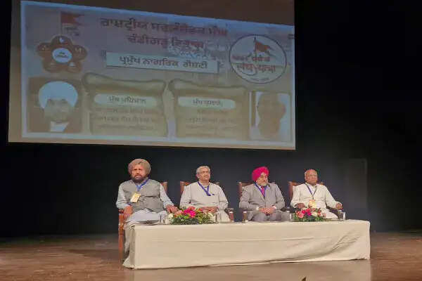 संघ का नशा उन्मूलन में योगदान: पूर्व न्यायाधीश हरनेश सिंह की अपील