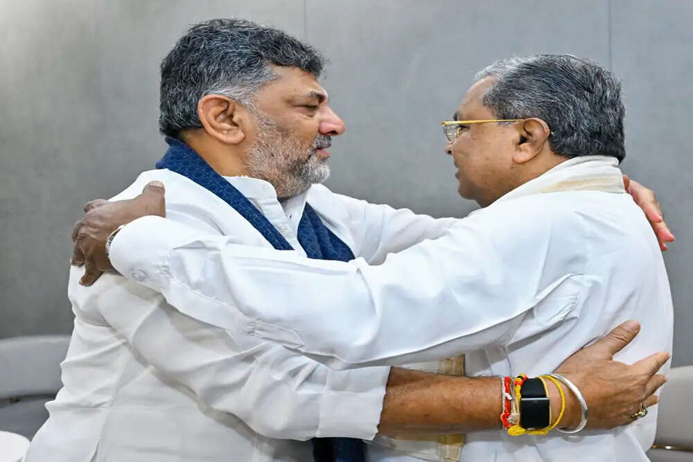 कर्नाटक के मुख्यमंत्री सिद्दारमैया ने दिया इस्तीफा, डीके शिवकुमार होंगे नए नेता