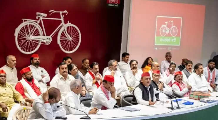अखिलेश यादव ने भाजपा पर लगाया नफरत फैलाने का आरोप, कानून व्यवस्था पर उठाए सवाल