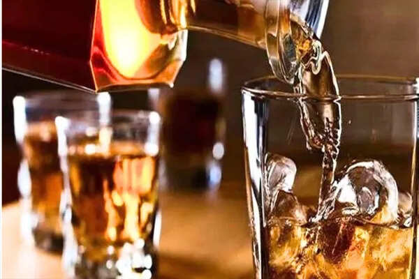 भारत के एयरपोर्ट्स पर टैक्स-फ्री शराब की बिक्री में अभूतपूर्व वृद्धि