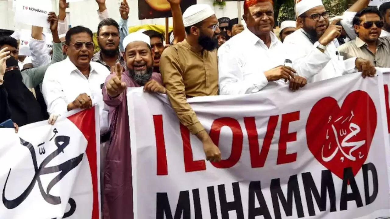 कानपुर से शुरू हुआ 'I Love Muhammad' विवाद: देशभर में मुस्लिम समुदाय का प्रदर्शन