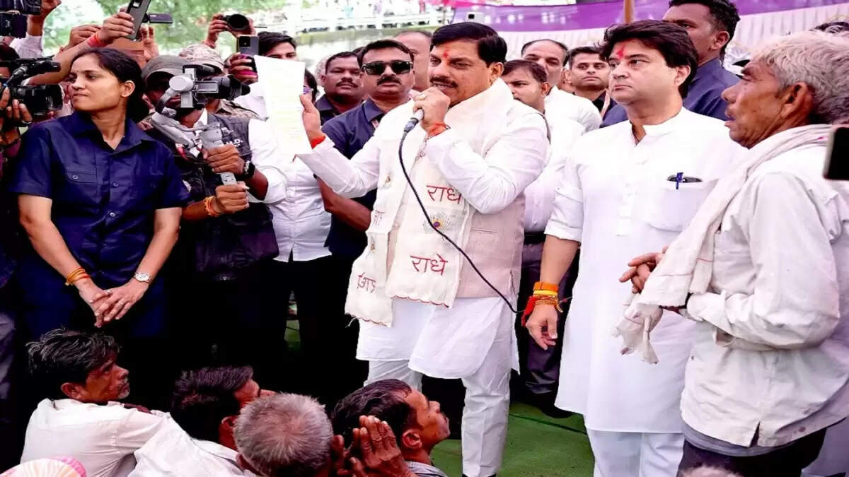 मध्य प्रदेश में बाढ़ से प्रभावित क्षेत्रों का दौरा, राहत कार्यों की समीक्षा