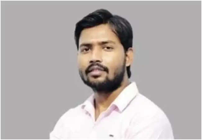 खान सर के बॉडीगार्ड की गिरफ्तारी से बढ़ी मुश्किलें, छात्रों ने की रौशन सर की रिहाई की मांग