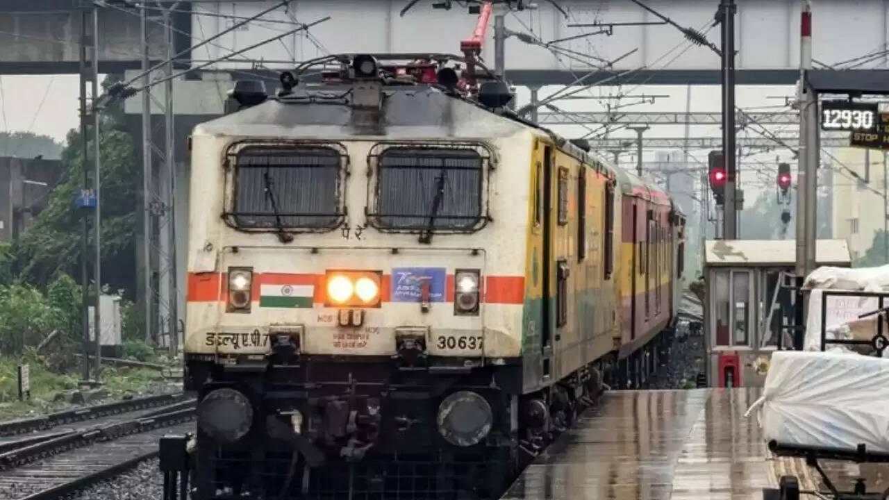 भारतीय रेलवे की इमरजेंसी ब्रेकिंग सिस्टम: चेन खींचने का रहस्य