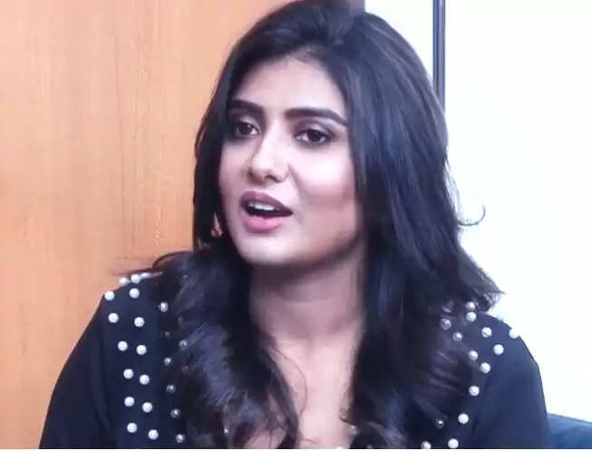 पर्णो मित्रा ने तृणमूल कांग्रेस में शामिल होने की घोषणा की