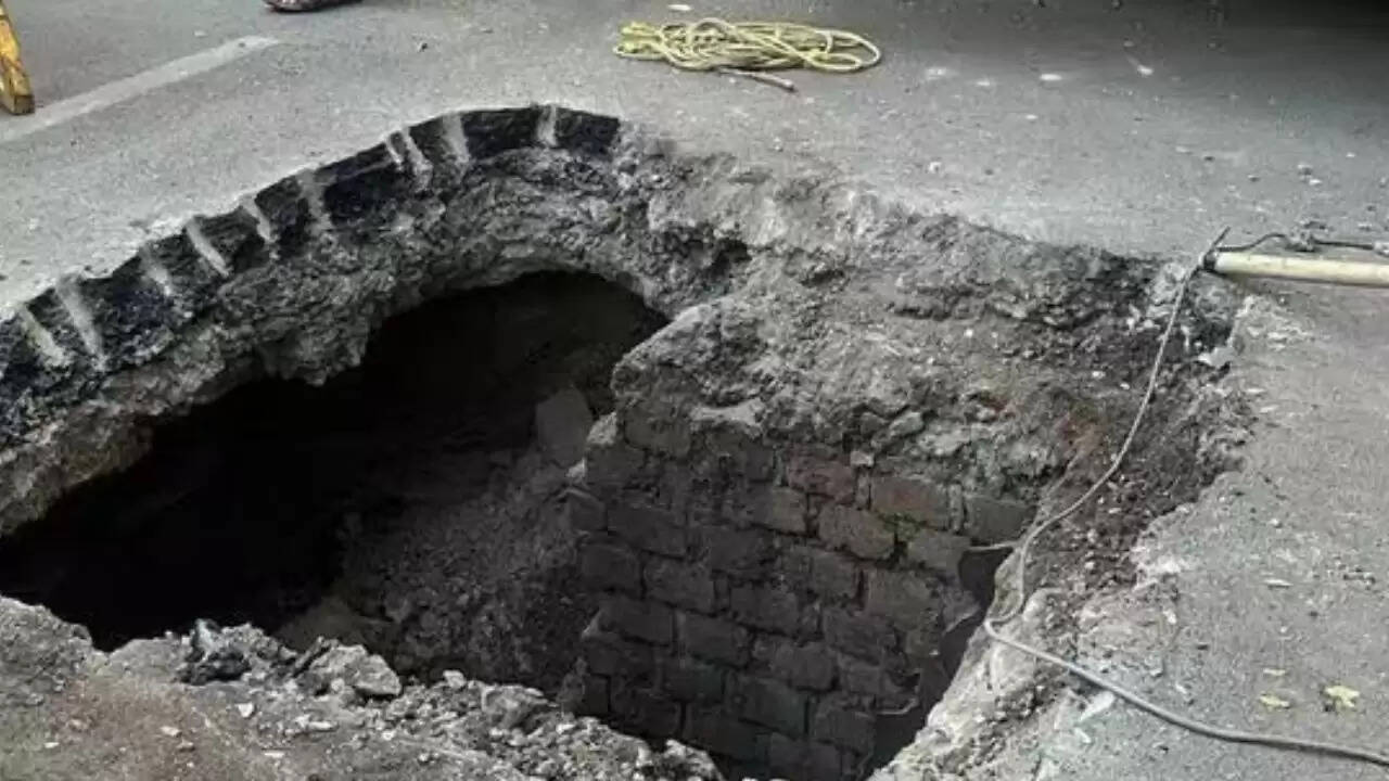 पुणे में ऑप्टिकल फाइबर केबल बिछाने के दौरान तीन मजदूरों की मौत