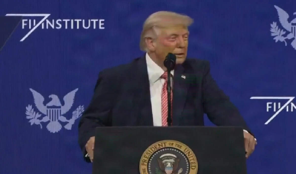 डोनाल्ड ट्रंप ने स्ट्रेट ऑफ होर्मुज को 'स्ट्रेट ऑफ ट्रंप' कहा