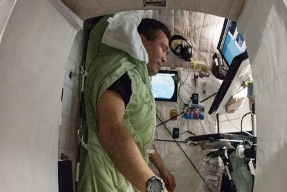 अंतरिक्ष में इम्यून सिस्टम पर माइक्रोग्रैविटी का प्रभाव: नई खोजें