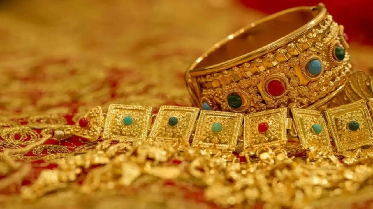 सोने और चांदी की कीमतों में उतार-चढ़ाव: जानें आज के रेट