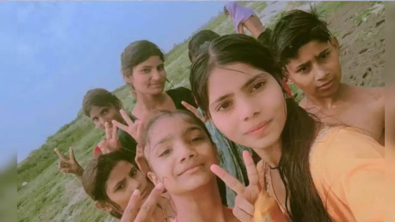 यमुना नदी में डूबने से छह किशोरियों की मौत: गांव में छाया मातम