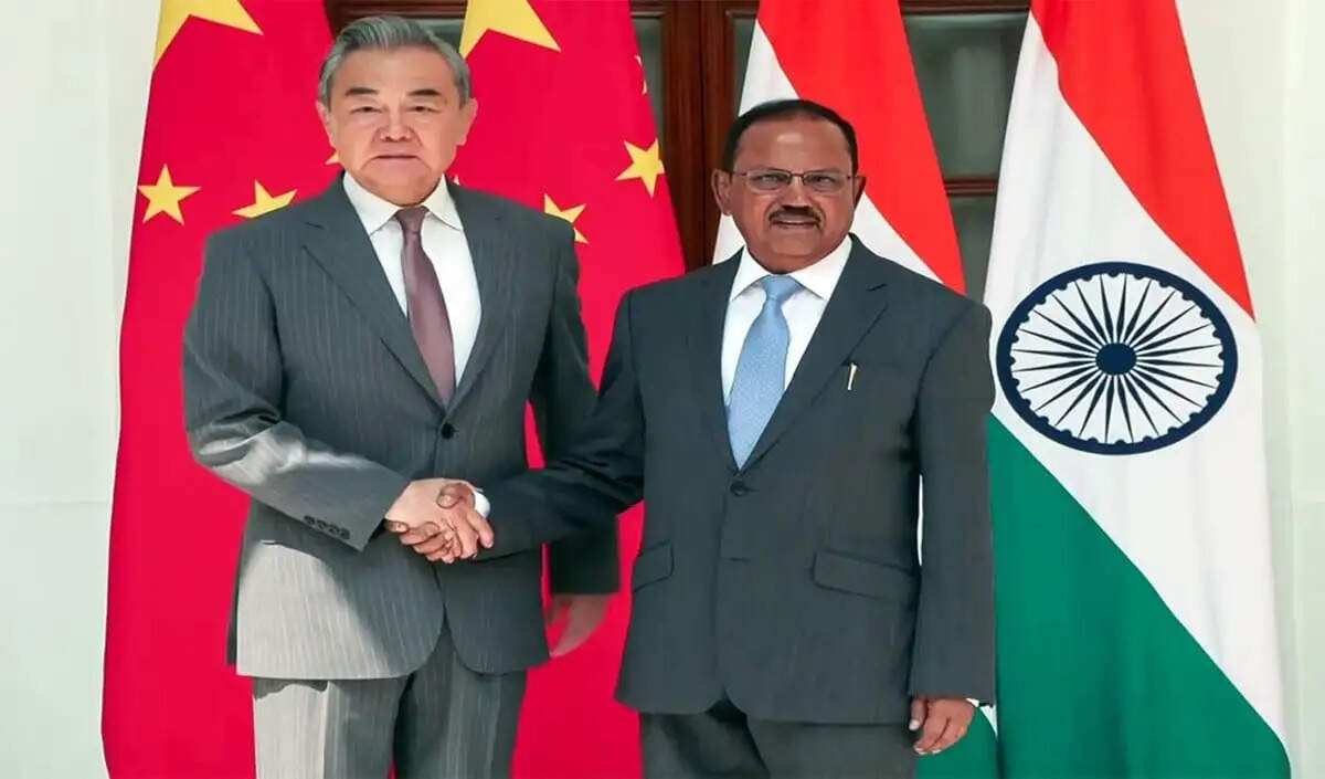 चीन के विदेश मंत्री वांग यी का भारत दौरा, ब्रिक्स बैठक में भागीदारी