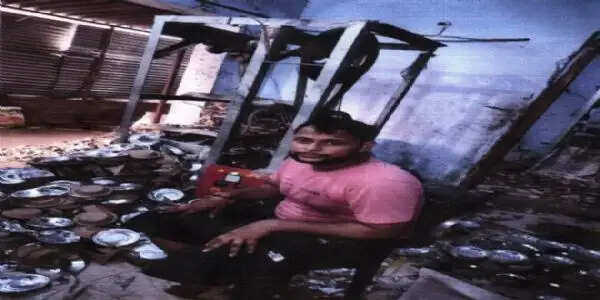 सरकार की योजना से आत्मनिर्भर बने सुलतानपुर के नीरज दुबे