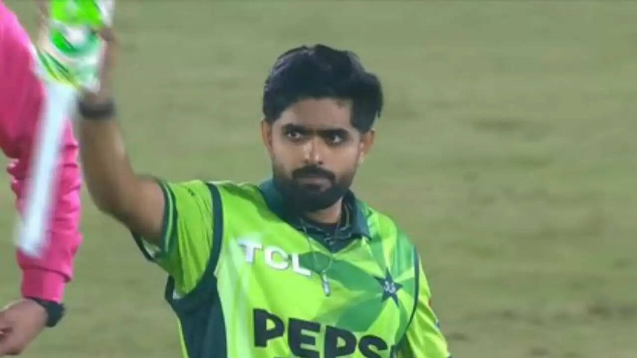 बाबर आजम ने 807 दिनों के बाद शतक लगाकर तोड़ा सूखा