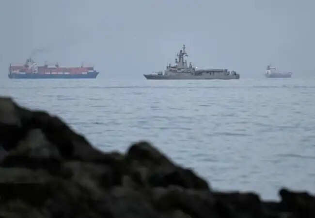 ईरान ने दो जहाजों पर किया हमला, एक भारत की ओर था