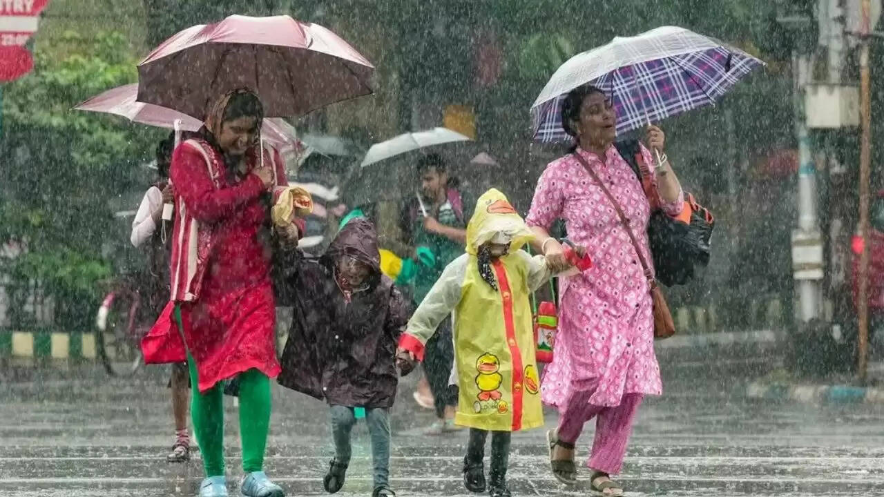 दिल्ली में मौसम का हाल: उमस से राहत की उम्मीद