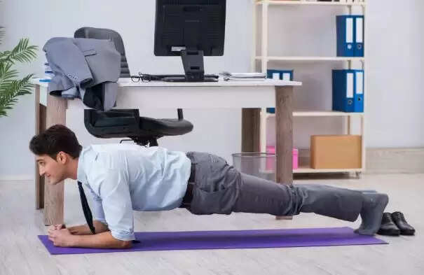 डेस्क जॉब के लिए स्वस्थ आदतें: तनाव और बीमारियों से बचने के उपाय
