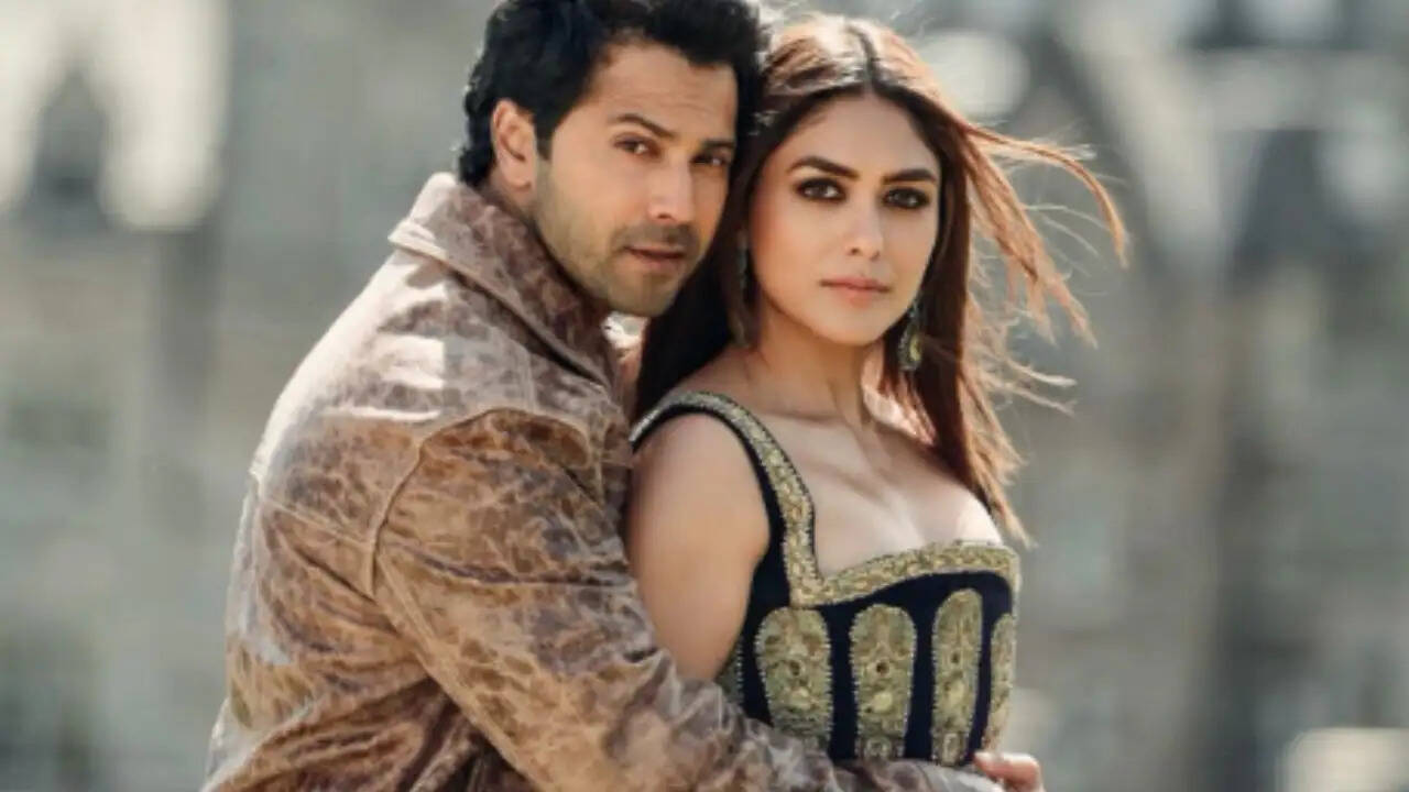 वरुण धवन की नई फिल्म 'है जवानी तो इश्क होना है' का रोमांटिक लुक जारी