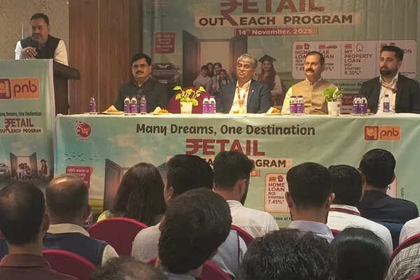 पठानकोट में पंजाब नेशनल बैंक का मेगा रिटेल लोन आउटरीच कार्यक्रम