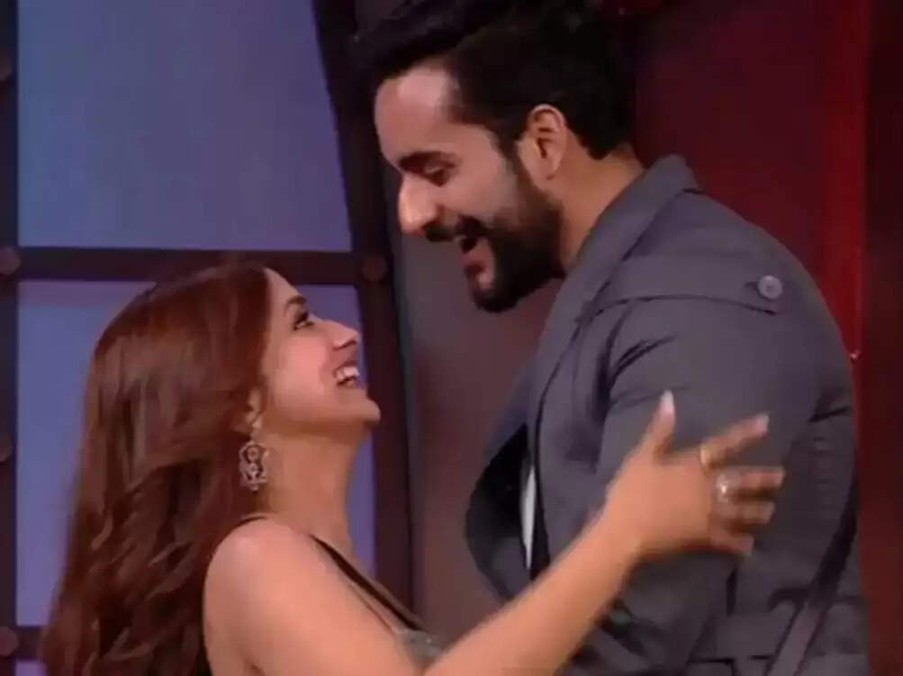 जिया शंकर की नई तस्वीर ने मचाई हलचल, मिस्ट्री मैन के साथ रोमांटिक पोज़