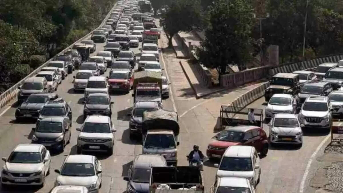 ग्रेटर नोएडा वेस्ट में ट्रैफिक समस्या के समाधान के लिए नए यू-टर्न का निर्माण
