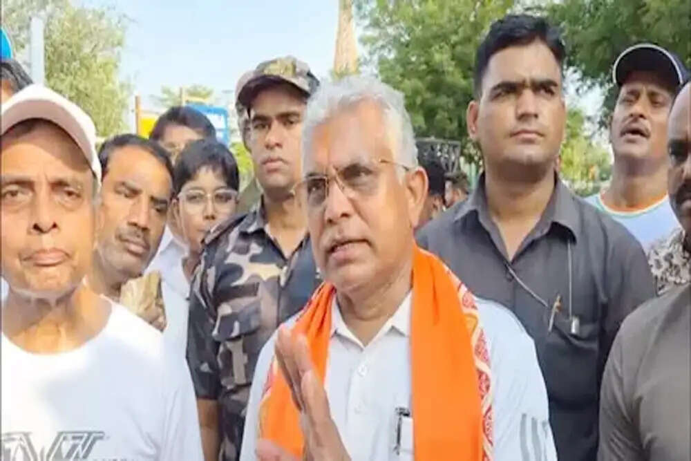 दिलीप घोष ने ममता बनर्जी की मुख्यमंत्री पद पर टिप्पणी की