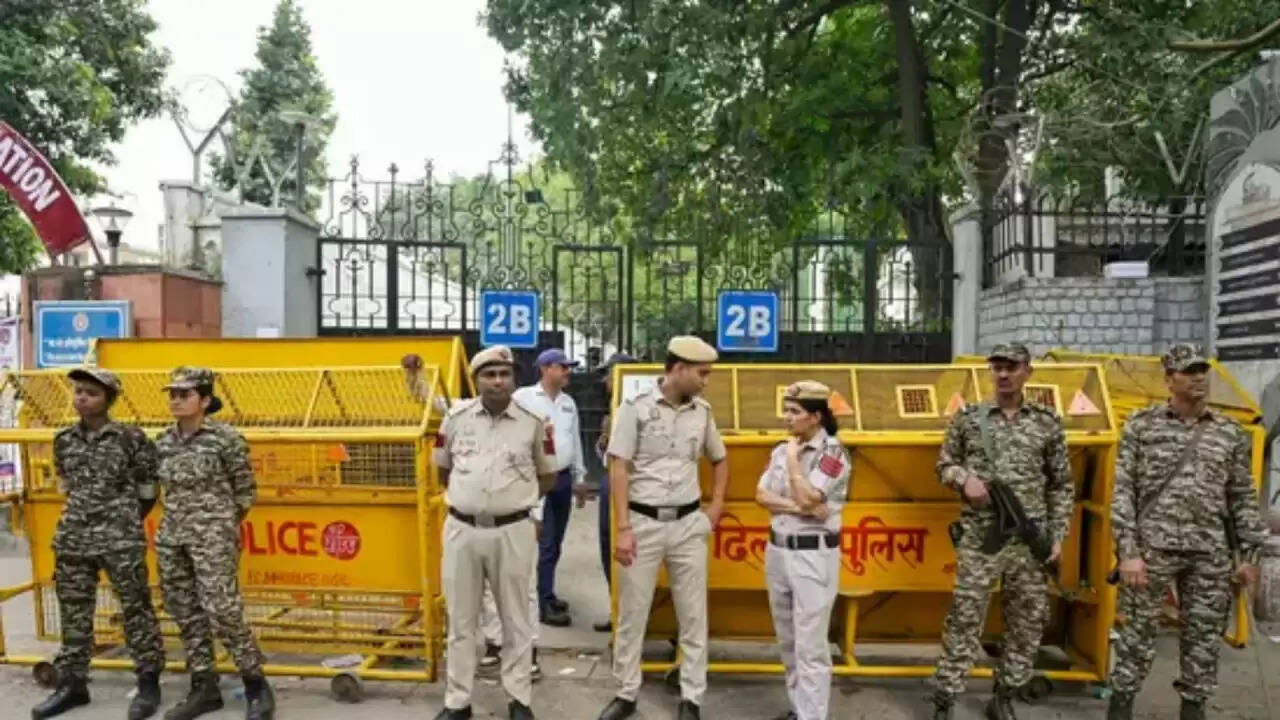 दिल्ली के वसंत कुंज में छात्राओं के साथ छेड़छाड़ का मामला: आरोपी की गिरफ्तारी की तैयारी
