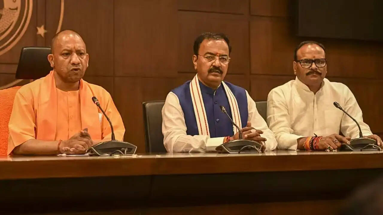 यूपी कैबिनेट में बदलाव: योगी सरकार की नई रणनीति और 2027 की तैयारी