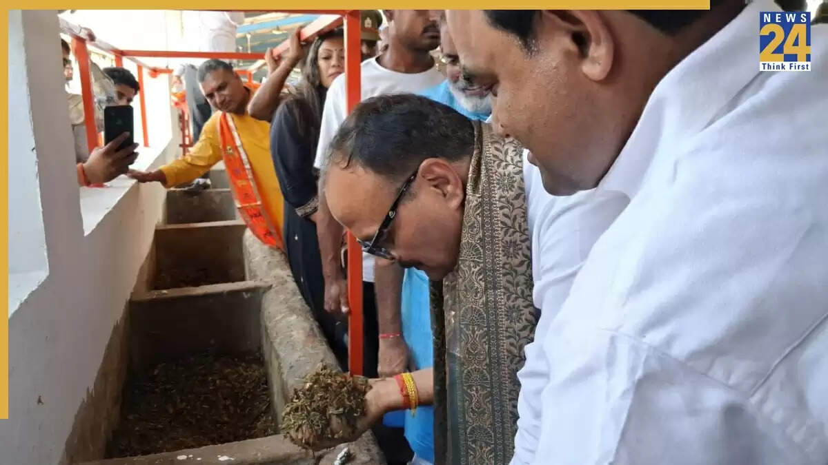 उपमुख्यमंत्री बृजेश पाठक का गौआश्रय स्थल का दौरा, चारे की गुणवत्ता पर उठाए सवाल